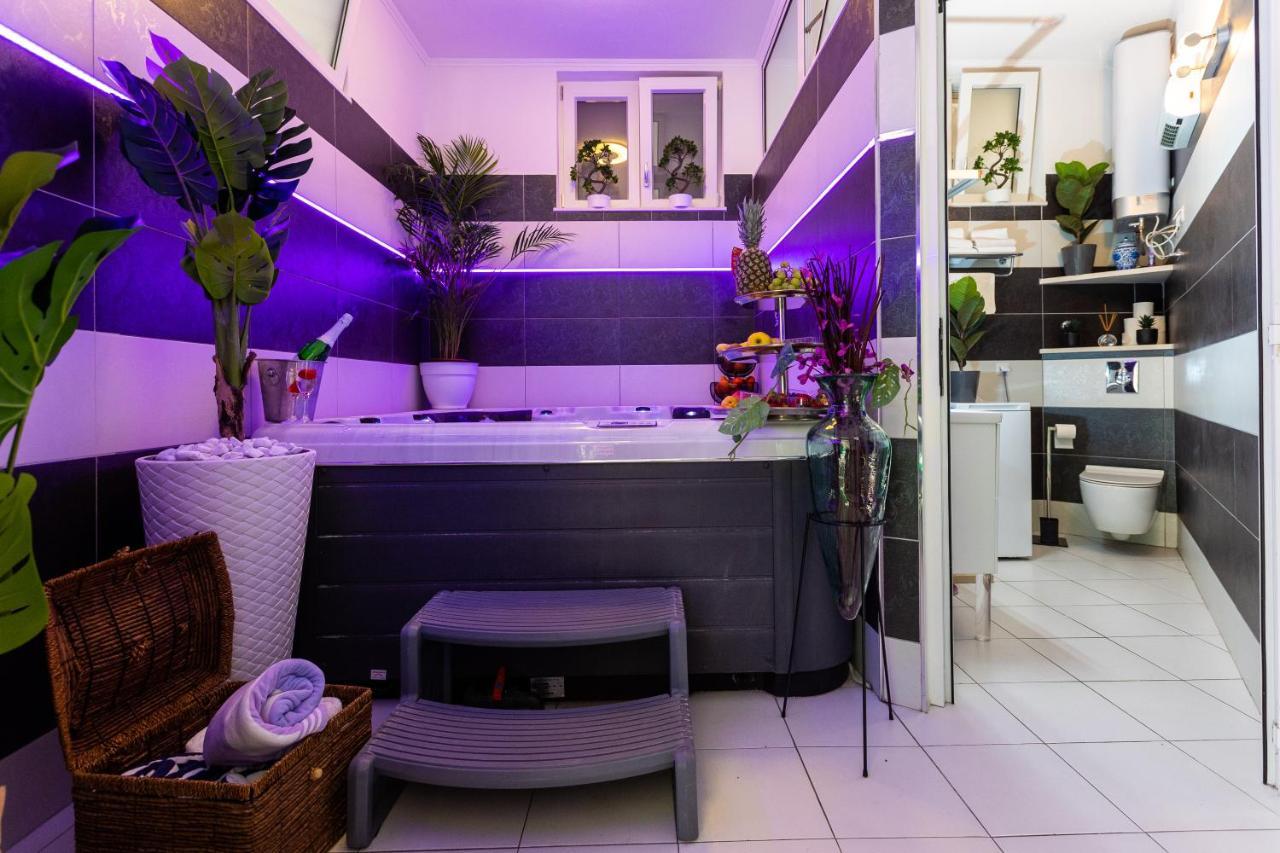 By The Way Hot Tub And Free Parking Leilighet *