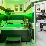 Apartment By The Way Hot Tub And Free Parking