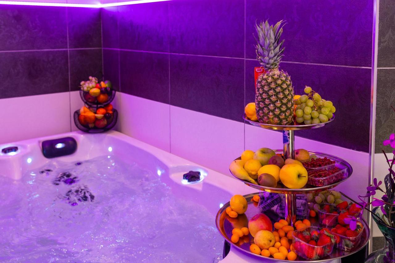 By The Way Hot Tub And Free Parking Apartment *